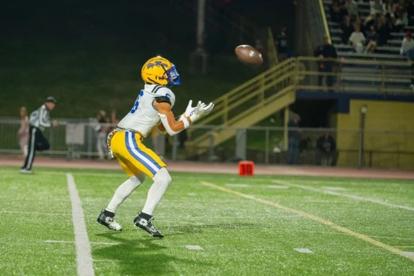 American football wide receiver catch